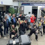 Grupo de clientes indonesios en Motorradvermietung Hamburg - Listos para viajes en moto con motos BMW y KTM.